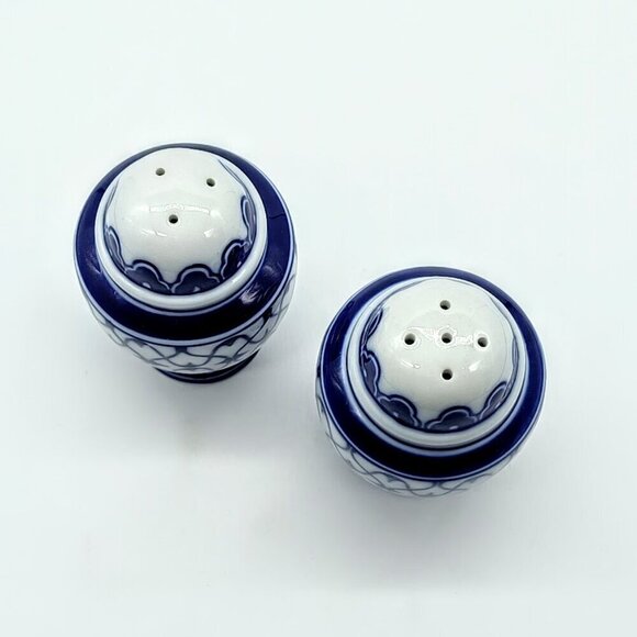 Bombay China Blue White Ceramic Salt Pepper Shakers - Picture 3 of 5